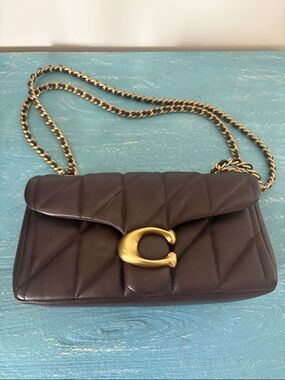 EXCELLENT condition Coach Tabby 19